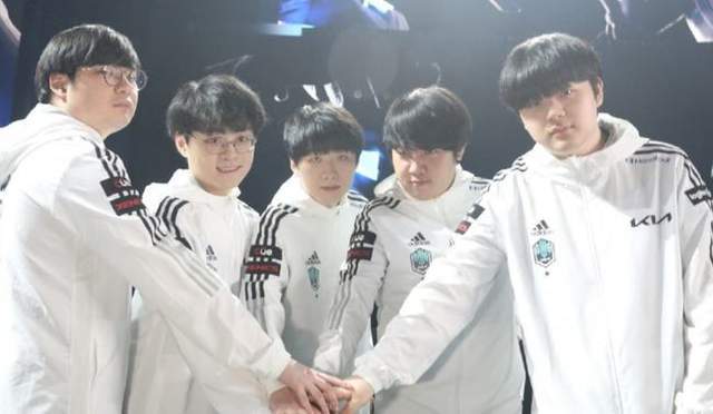 罗马诺：劳尔-阿森西奥与皇马涨薪续约至2029年6月.